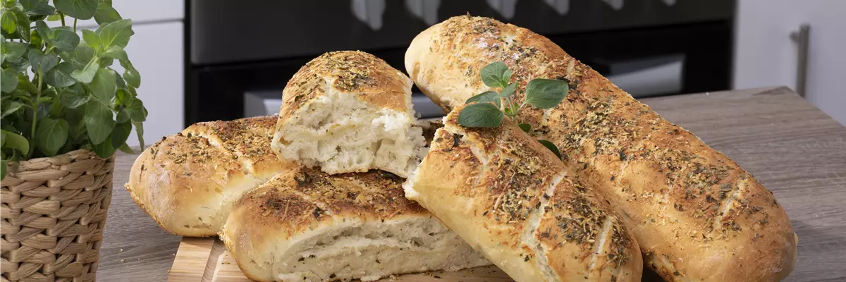 Oregano-Baguette mit Parmesan - Gartencenter Kiefl
