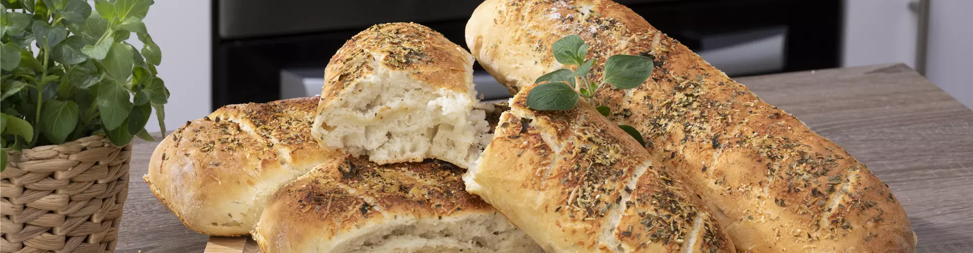 Oregano-Baguette mit Parmesan - Gartencenter Kiefl