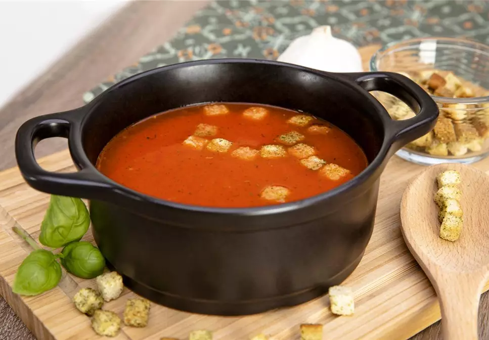 Würzige Tomatensuppe mit Croutons