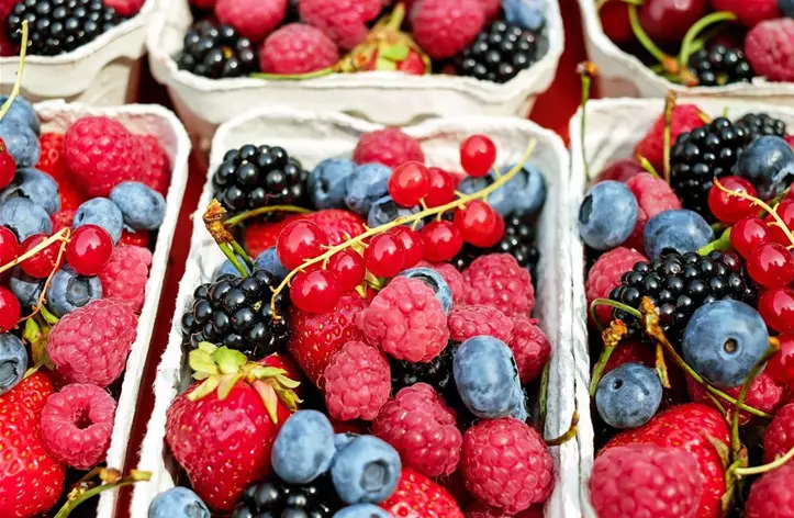berries-beerenobst-himbeeren-johannisbeeren-erdbeeren-heidelbeeren.jpg