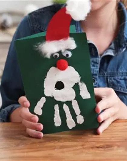 Eine Weihnachtskarte mit Handabdruck