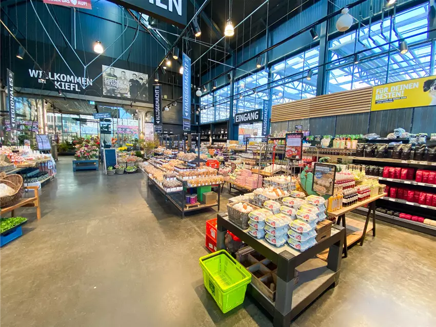 Großes Gartencenter Kiefl in Gauting bei München
