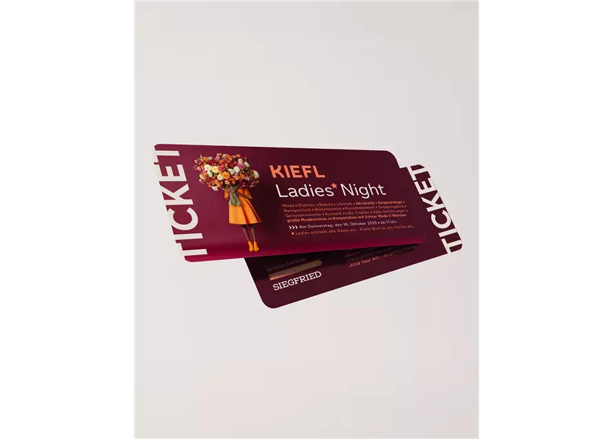 Gestaltetes Ticket für die Kiefl Ladies Night 2025 in Bordeauxrot mit orangenen Akzenten, Illustration einer Frau im orangefarbenen Kleid mit großem Blumenstrauß und Eventinformationen.