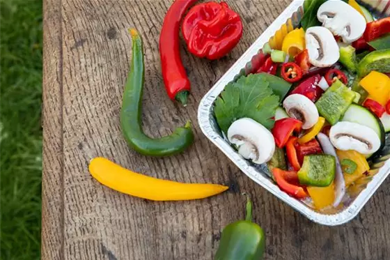 Kräuter und Gemüse für den gelungenen Grillabend
