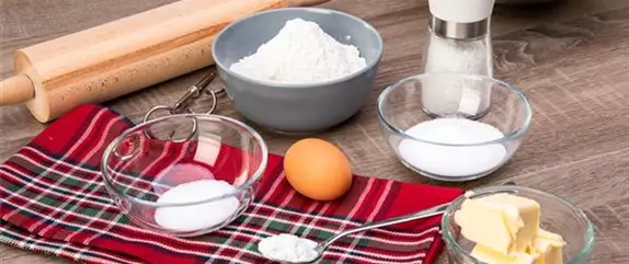 In der Weihnachtsbäckerei – Plätzchen backen