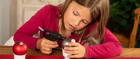 Weihnachtskugeln mit Fingerabdrücken