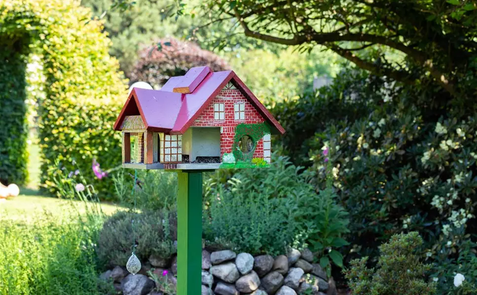 Für Vogelliebhaber - Dekorative Futterstelle für Vögel