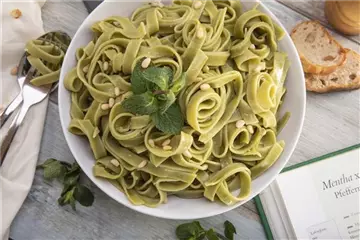 Frische Pfefferminz-Tagliatelle