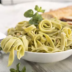 Frische Pfefferminz-Tagliatelle