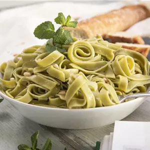 Frische Pfefferminz-Tagliatelle