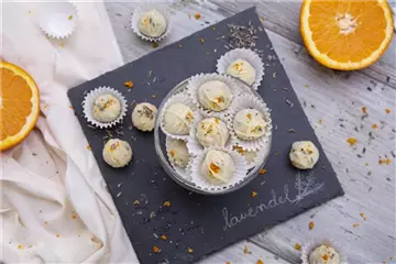 Orangen-Trüffel mit Lavendel