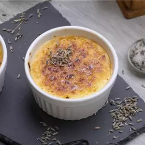Crème brûlée mit Lavendel Crème brûlée mit Lavendel