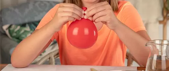 Eine Lichterkette mit Lampions basteln