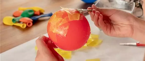 Eine Lichterkette mit Lampions basteln