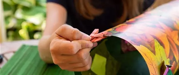 Eine bunte Laterne basteln