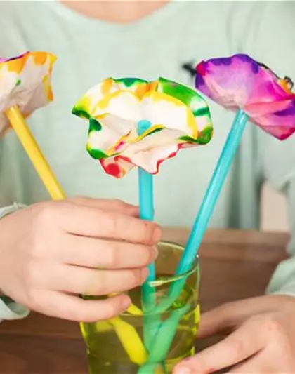 Bunte Blumen aus Kaffeefiltern