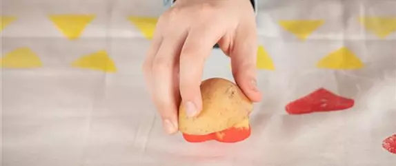 Mit Kartoffelstempeln Bilder gestalten