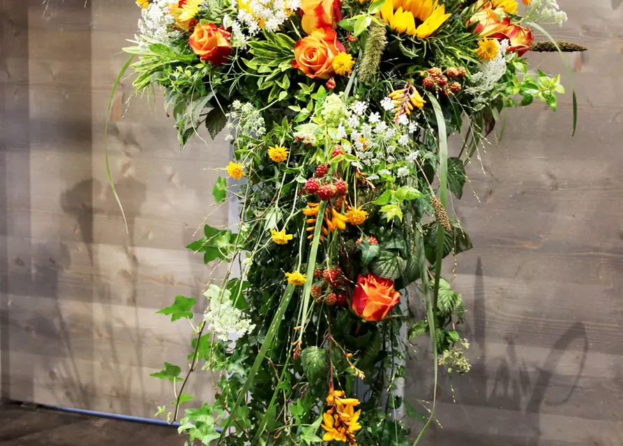 Urnenkranz 'Hailey', abfließend