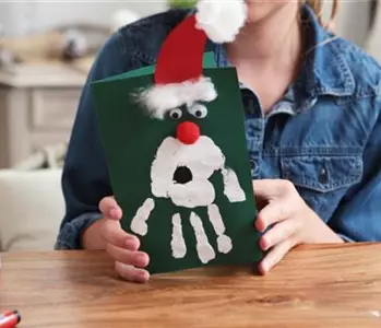 Eine Weihnachtskarte mit Handabdruck